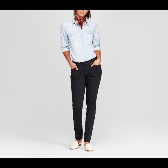 Universal Thread™ Mid-Rise Curvy Skinny Jeans - 00/24S - Picture 3 of 5